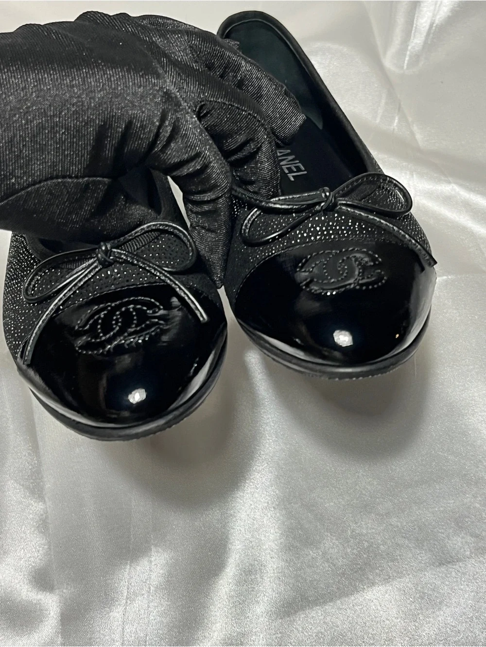 CHANEL Black Bow Cap-Toe Ballet Flats with CC Logo